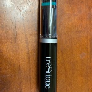 TreStique mascara with built in eyelash curler